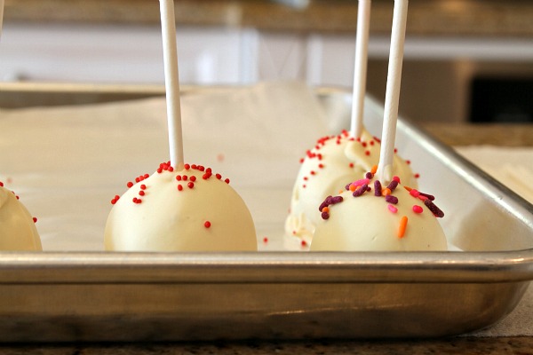 Red Velvet Cake Pops 3