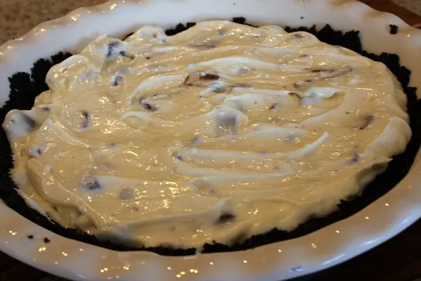 Twix Bar Cheesecake Pie filling