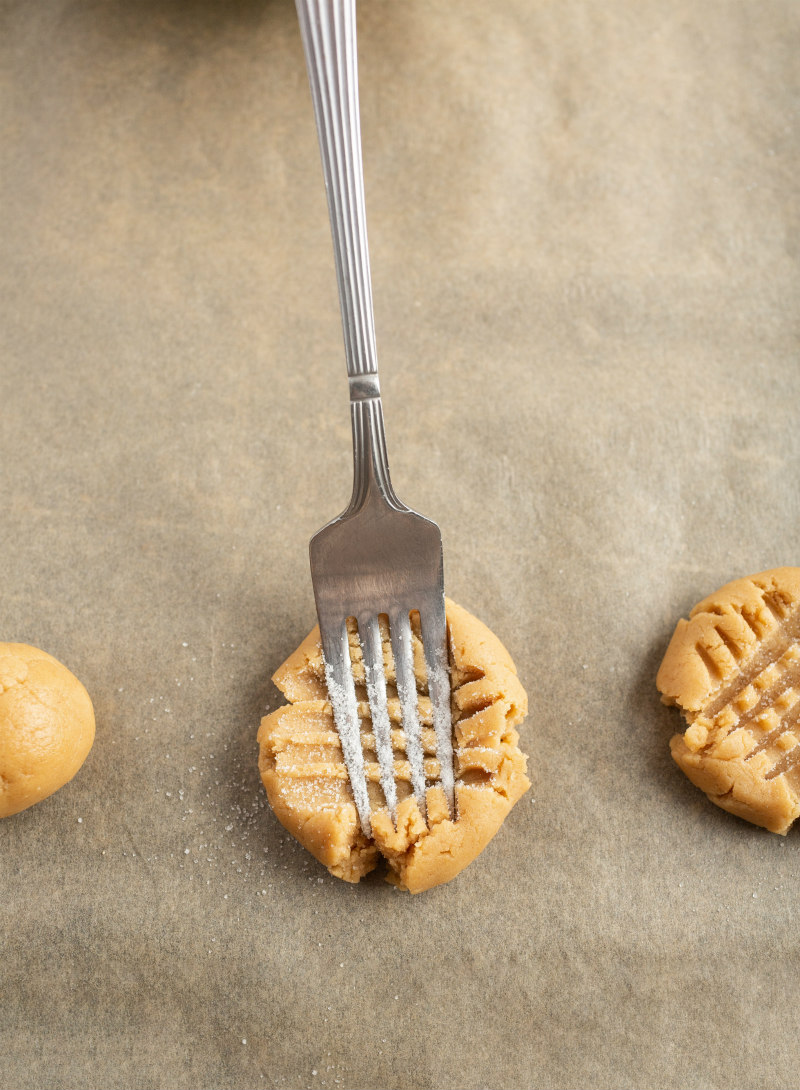 fork criss crossing peanut butter cookie dough