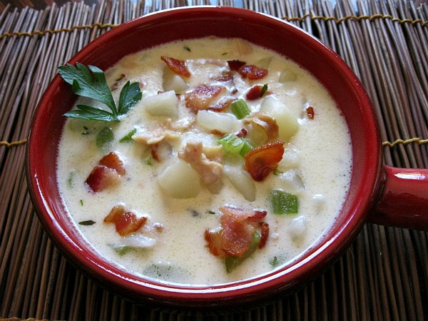 bowl of New England Clam Chowdah