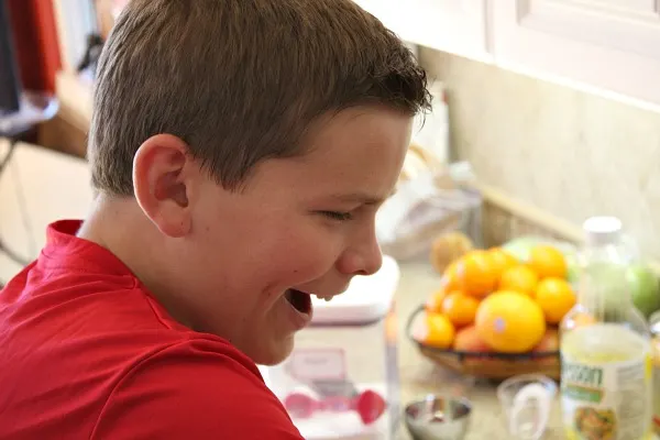 How to Make Kettle Corn : watch the popcorn pop