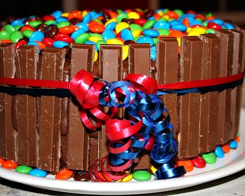 KitKat Cake