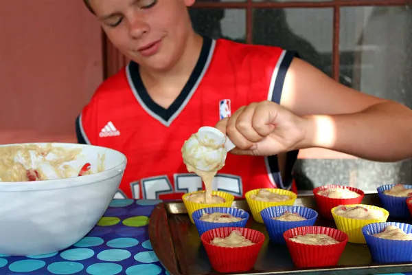 Recipeboy making raspberry muffins