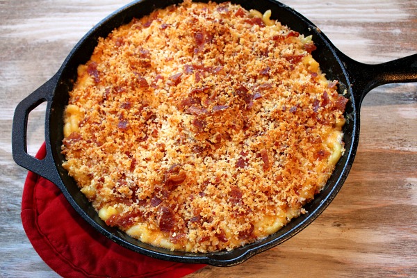 macaroni and cheese in a skillet