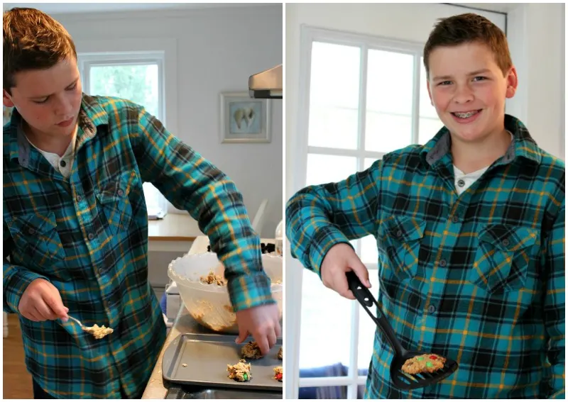 RecipeBoy baking cookies