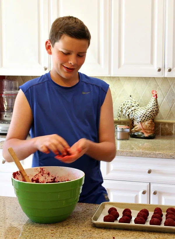 Red Velvet Cake Pops - Recipe Girl