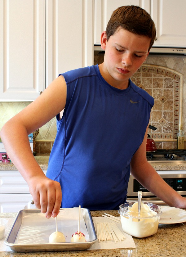 RecipeBoy making Cake Pops