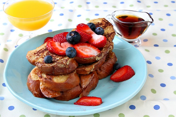 Vanilla Brown Sugar French Toast with Berries