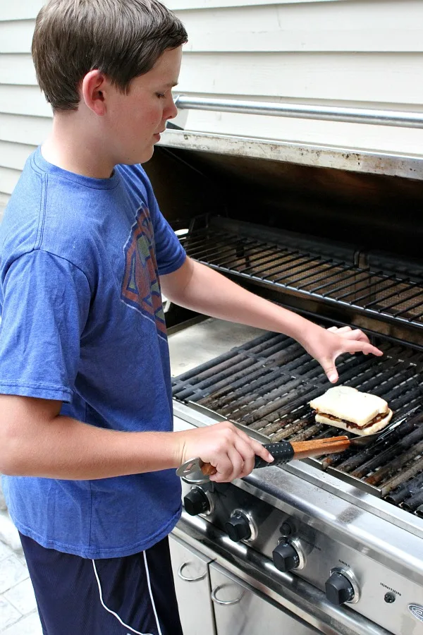 Barbecue Bacon Smoked Cheddar Grilled Cheese - RecipeBoy.com 7