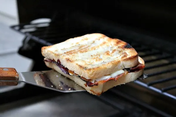 Barbecue Bacon Smoked Cheddar Grilled Cheese - RecipeBoy.com 8