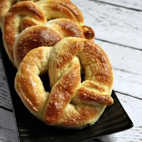 how to make homemade soft pretzels