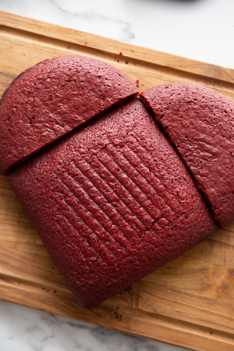 How to Make a Heart-Shaped Cake