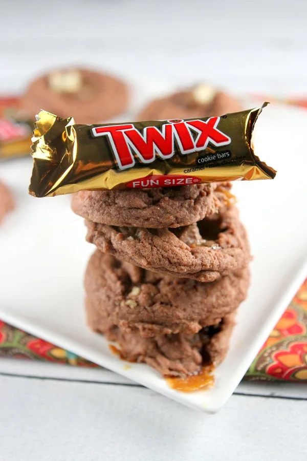 Twix Bar Chocolate Pudding Cookies #recipe - RecipeBoy.com