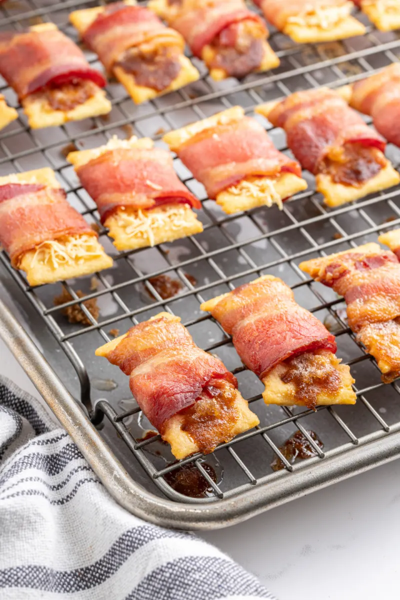 bacon crackers on a cooling rack