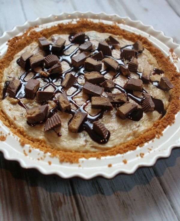 Peanut butter cup cheesecake pie