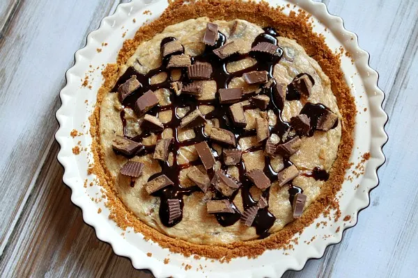 Peanut Butter Cup Cheesecake Pie