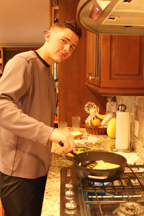 RecipeBoy making Breakfast