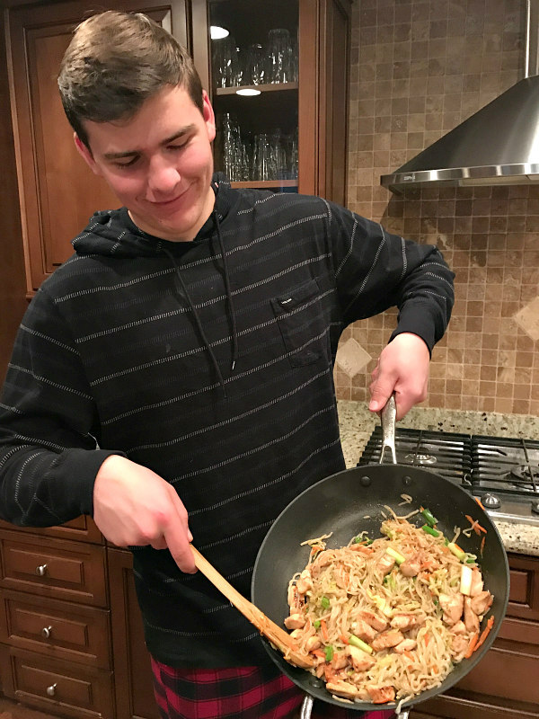 RecipeBoy making Easy Chicken Chow Mein 