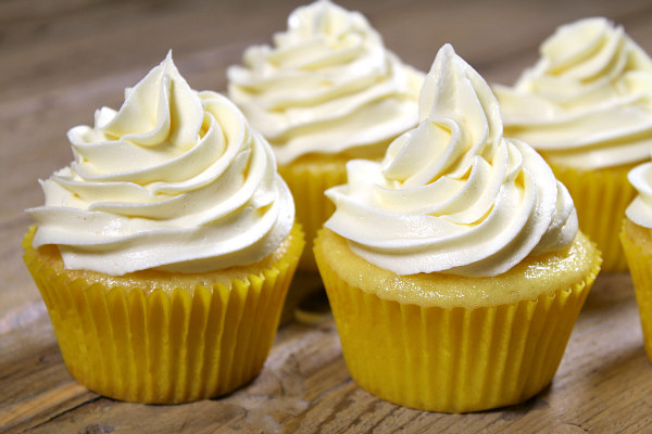 Frosted Lemon Cupcakes