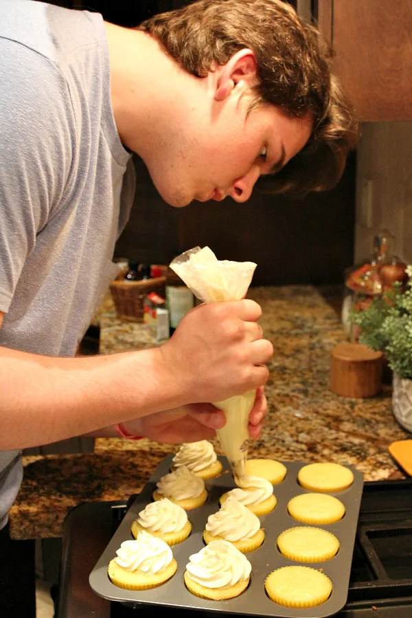 RecipeBoy frosting lemon cupcakes