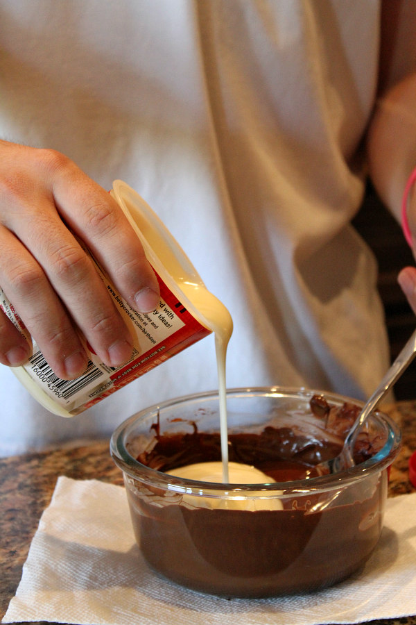 How to Make 2 Ingredient Fudge