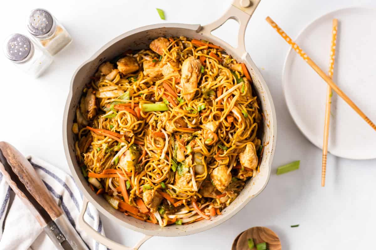 Super easy, family friendly dinner recipe! Recipe from RecipeBoy.com. overhead shot of skillet full of easy chicken chow mein