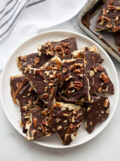 plate of easy saltine pecan toffee