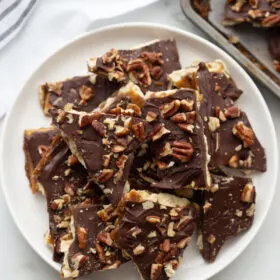 plate of easy saltine pecan toffee