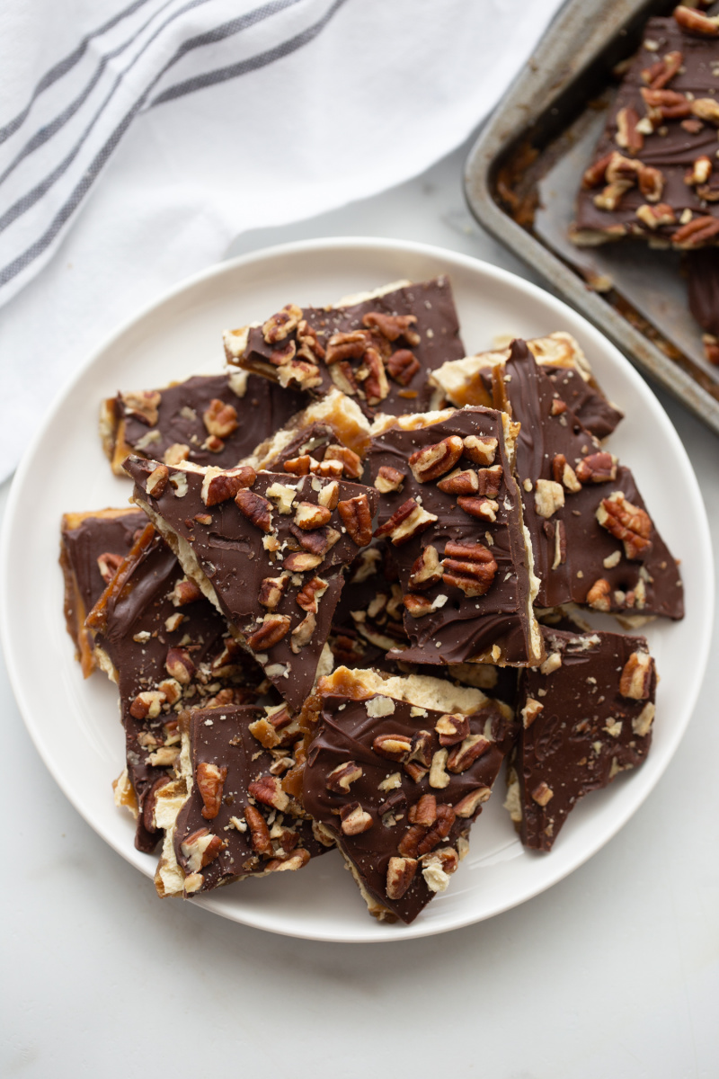 plate of easy saltine pecan toffee