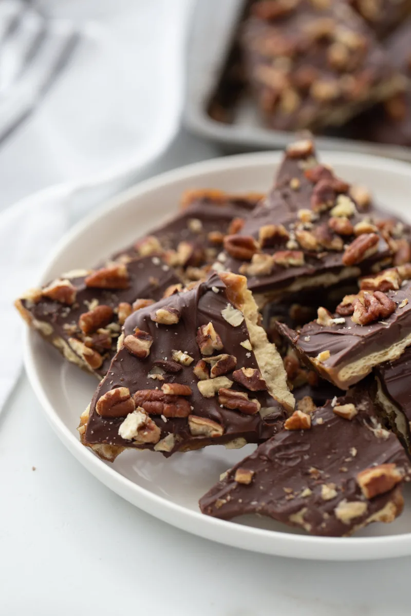 plate of easy saltine pecan toffee