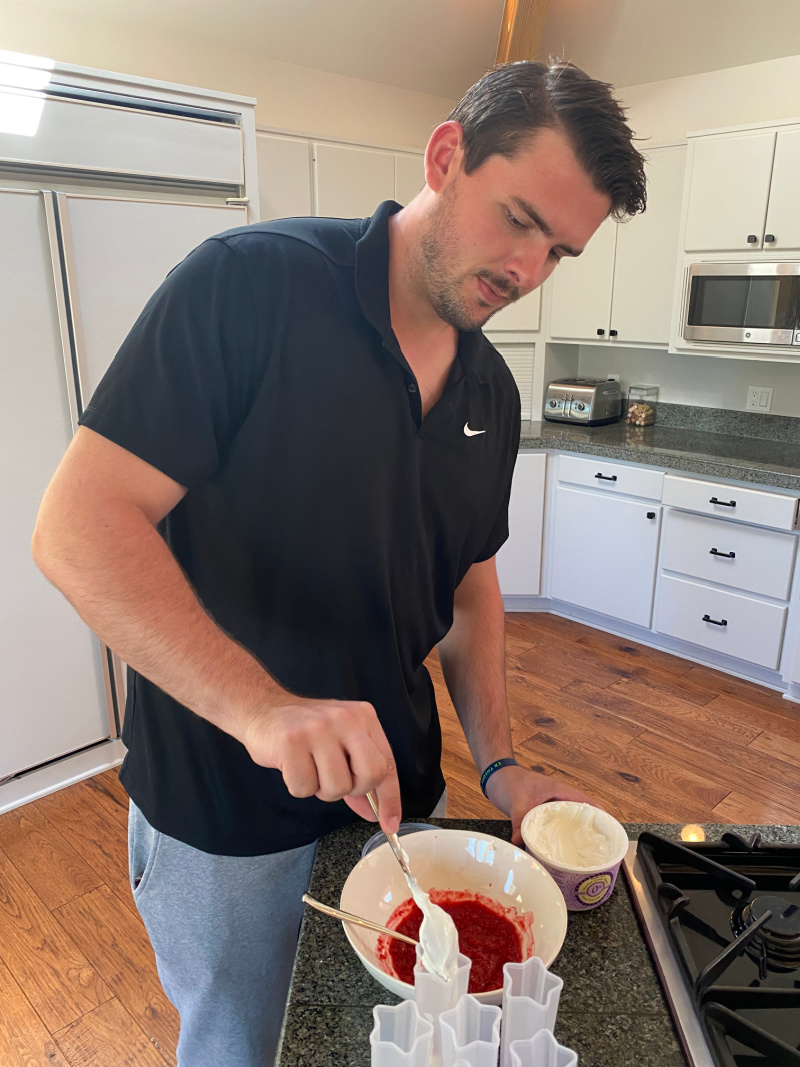 recipeboy making raspberry yogurt popsicles