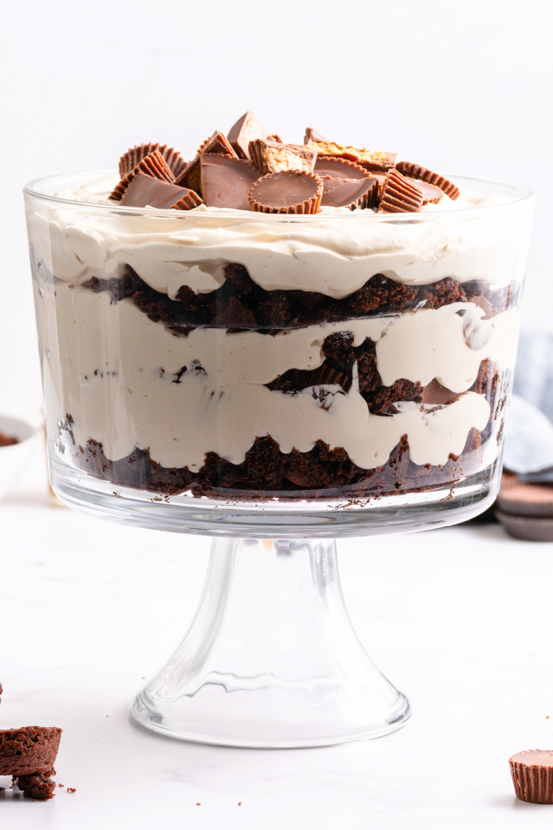 peanut butter cup brownie trifle in trifle dish