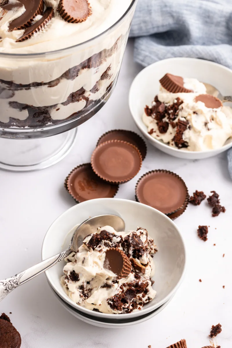 serving of peanut butter cup brownie trifle in dish