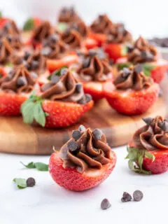 chocolate cheesecake strawberry bite