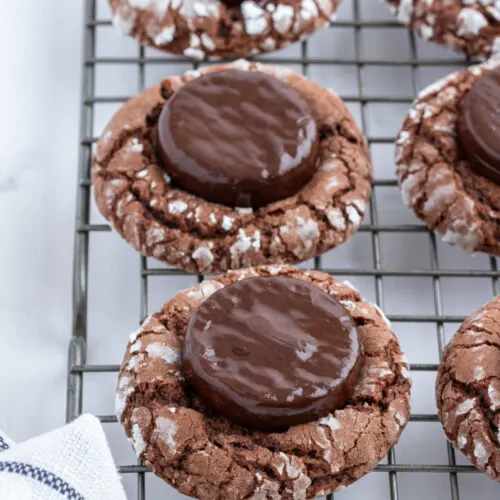 fudgy mint cookies on a cooling rack