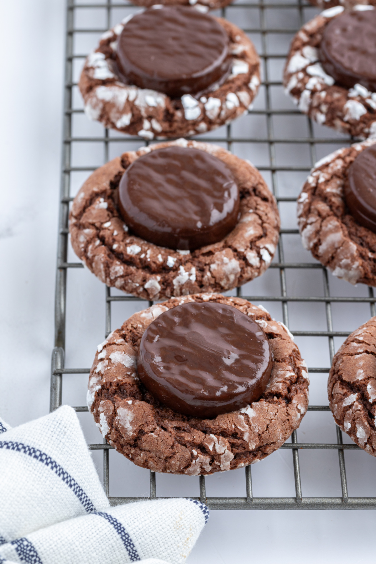 fudgy mint cookies on a cooling rack