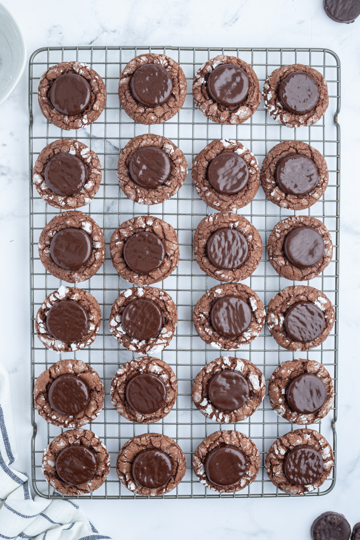 fudgy mint cookies on a cooling rack