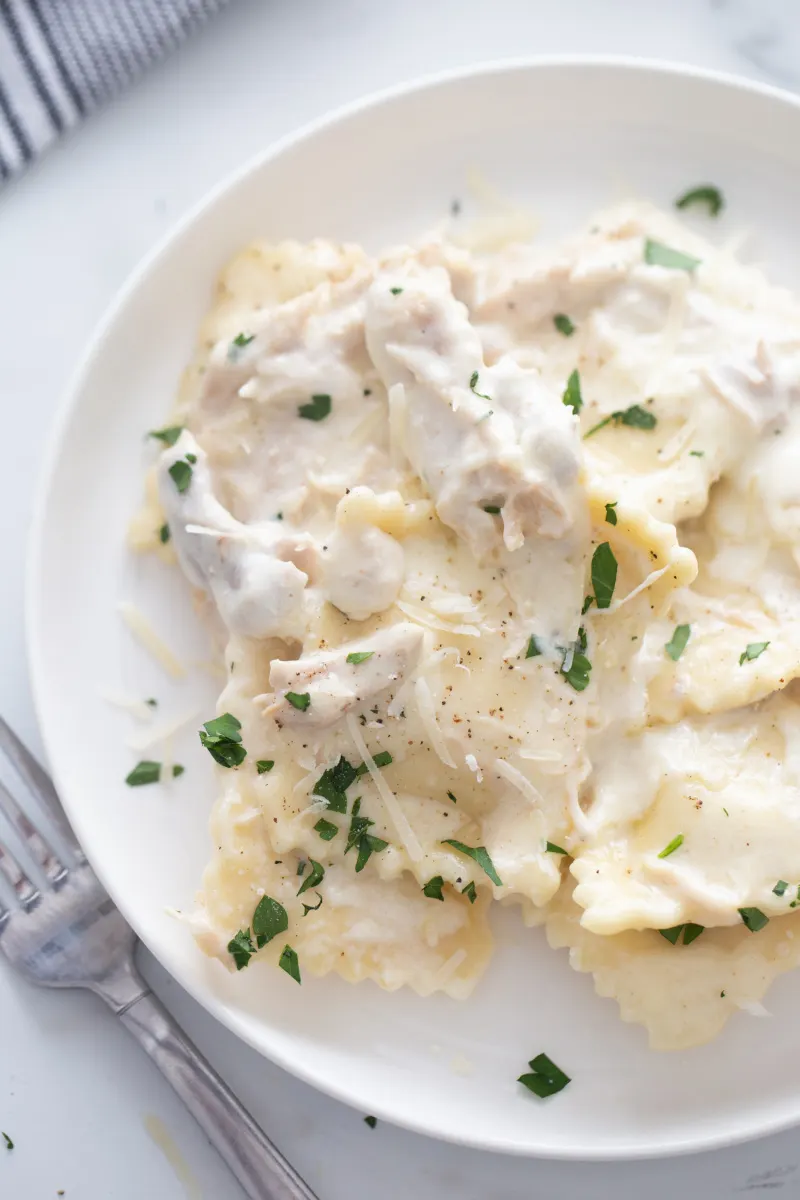 25 Easy Family Friendly Chicken Dinner Recipes from RecipeBoy.com ravioli alfredo chicken on a plate
