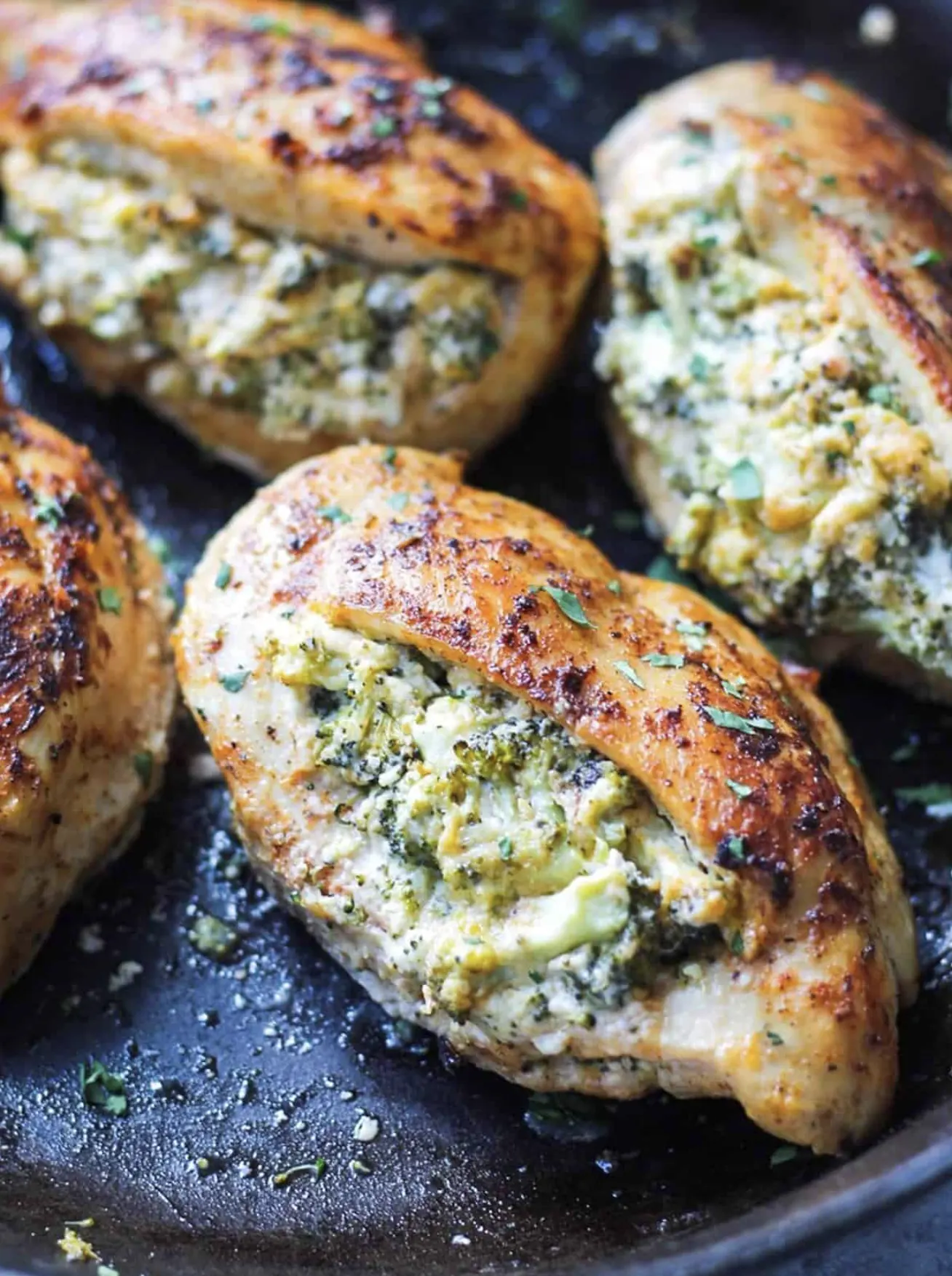 25 Easy Family Friendly Chicken Dinner Recipes from RecipeBoy.com broccoli cheese stuffed chicken breast