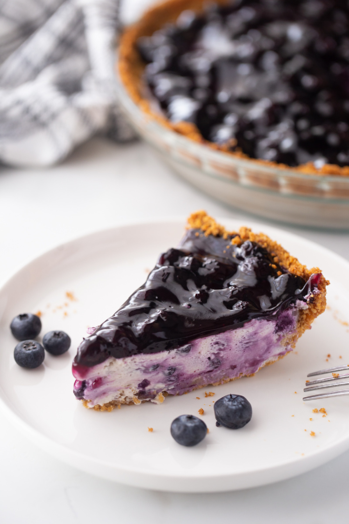 blueberry cheesecake pie slice