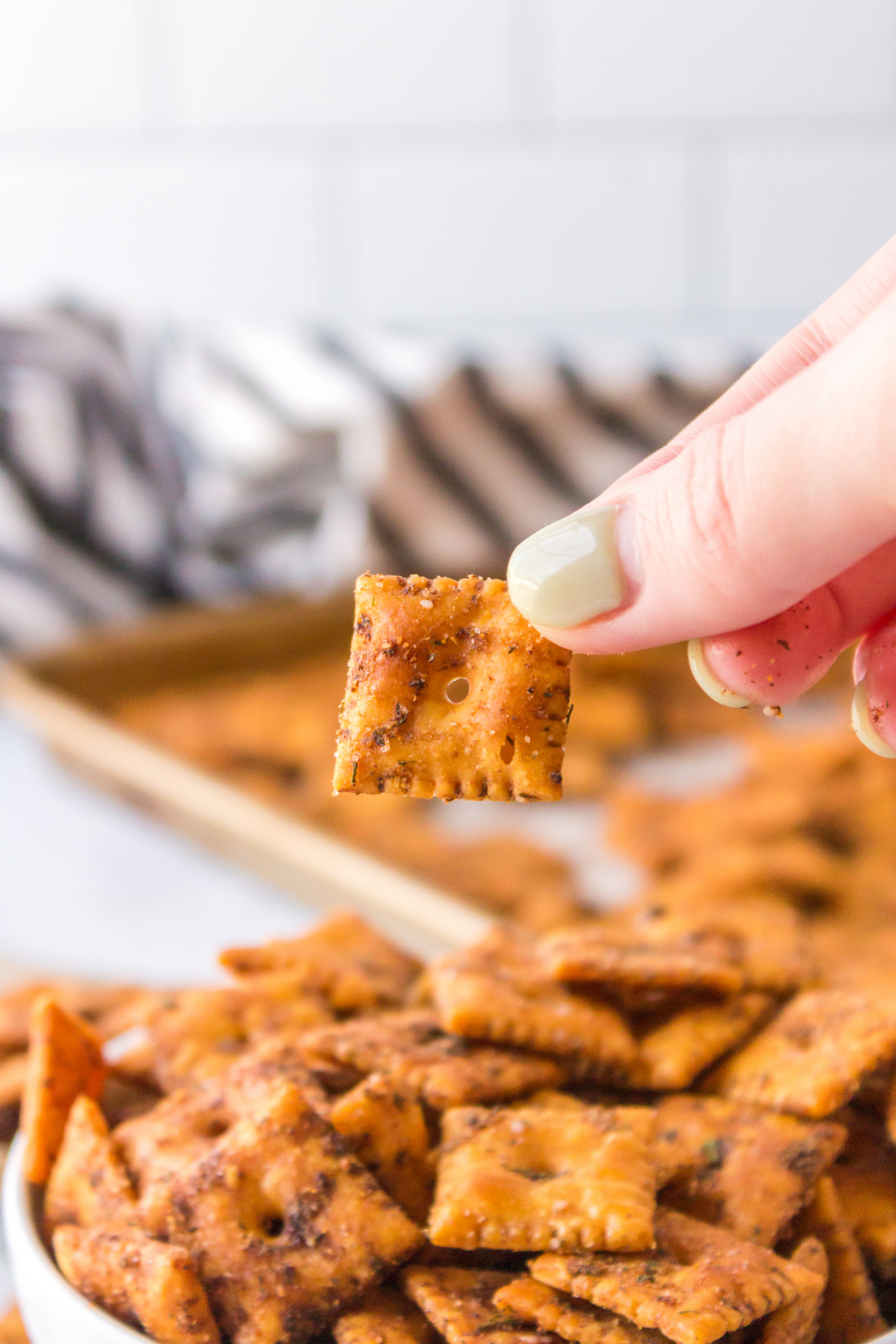 holding a crack cracker