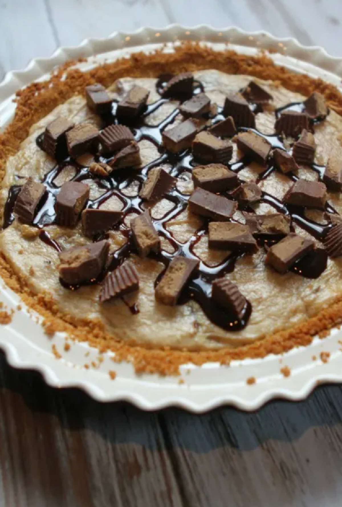 peanut butter cup cheesecake pie