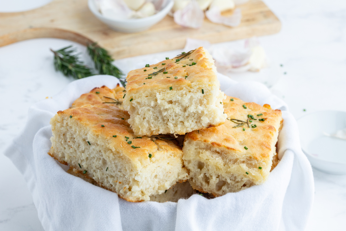 Rosemary Garlic Butter Bath Biscuits RecipeBoy