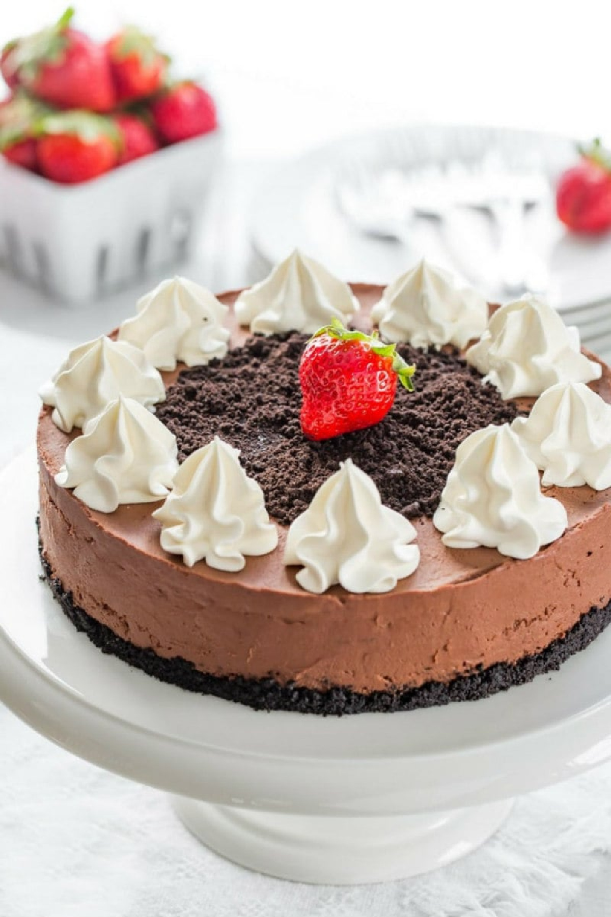 no bake baileys chocolate cheesecake on cake platter
