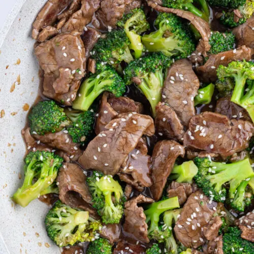 beef and broccoli stir fry in pan