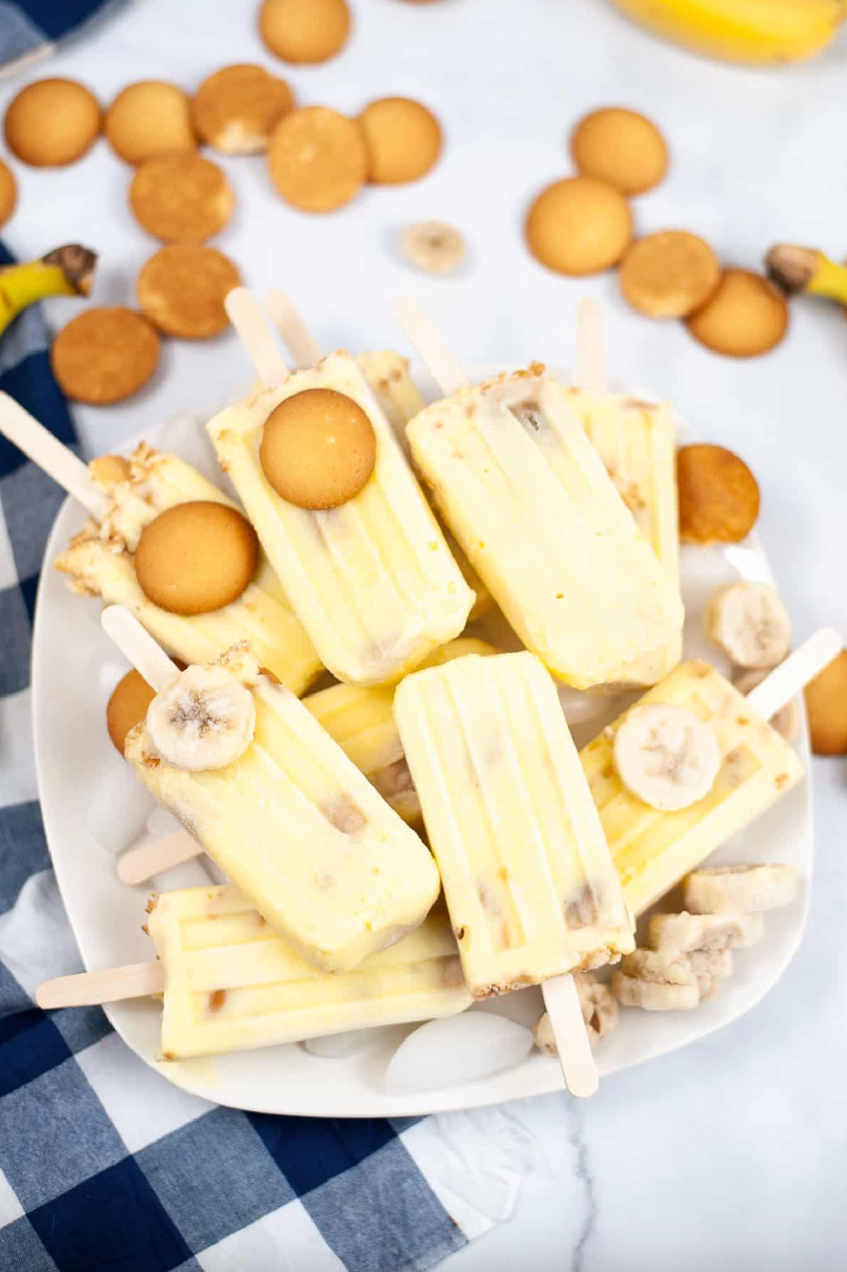 banana pudding pops displayed with nilla wafers