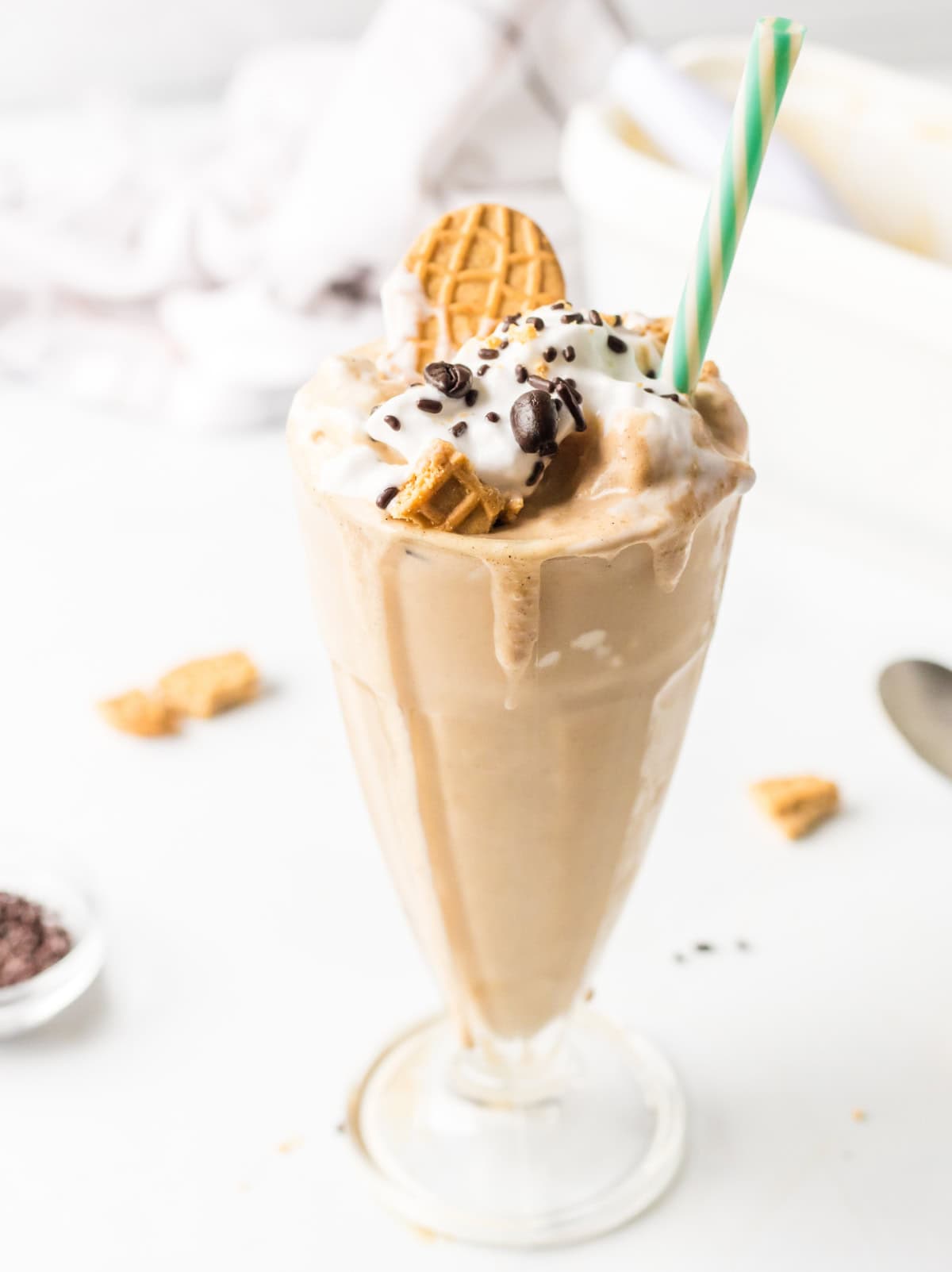 coffee milkshake with straw