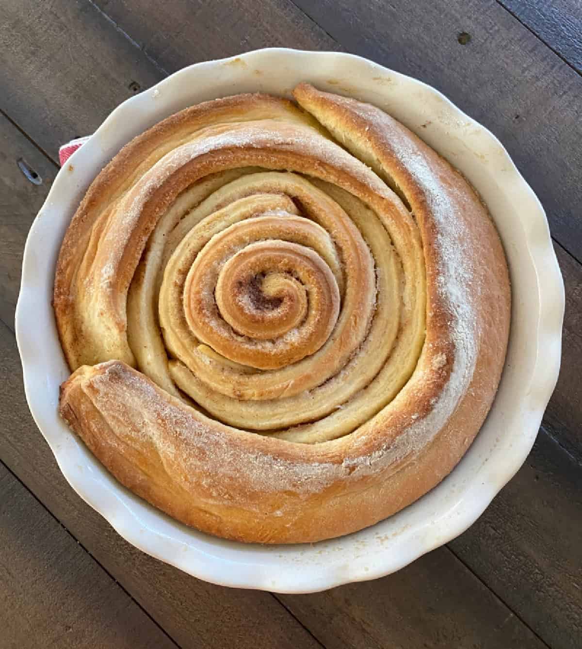 giant cinnamon roll with no frosting added
