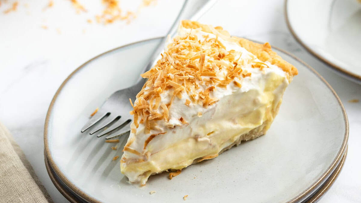 Coconut Cream Pie (Classic, Creamy & Easy to Make) - RecipeBoy