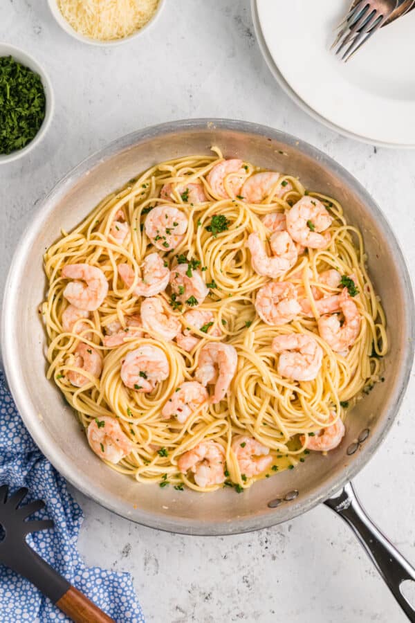 shrimp scampi linguine in a pan